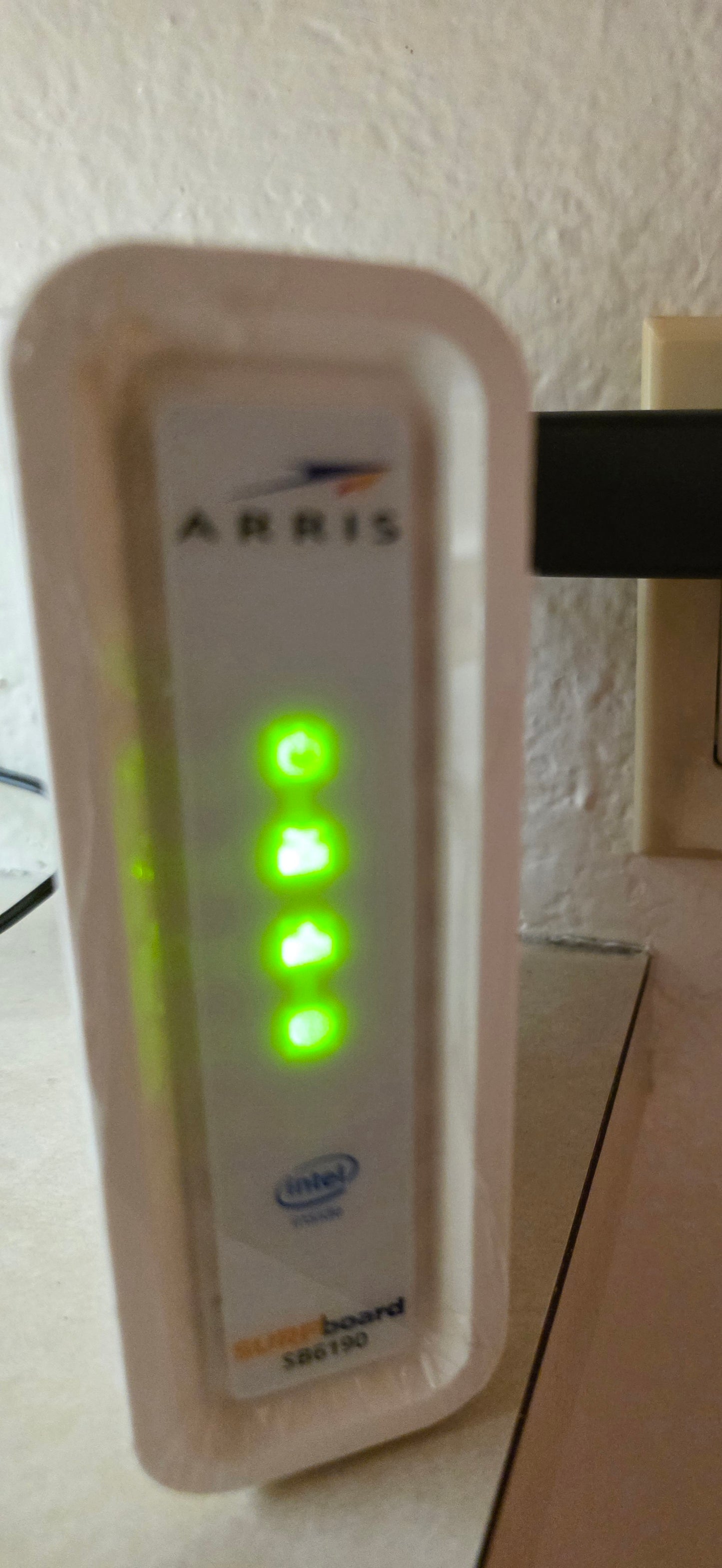 ARRIS SURFboard SB6190 DOCSIS 3.0 32 x 8 Gigabit Cable Modem White